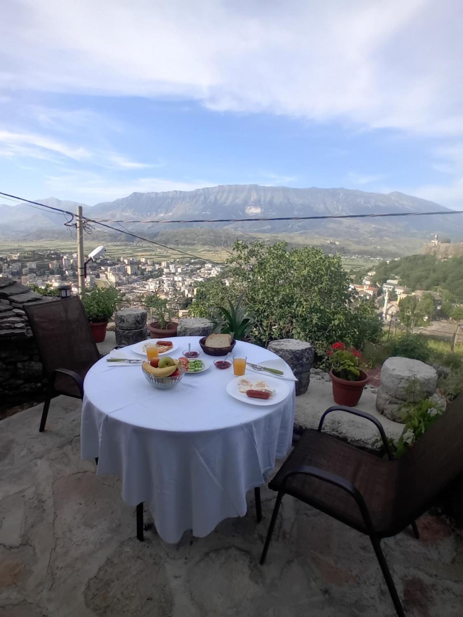 Arpet Guesthouse Gjirokastër 외부 사진