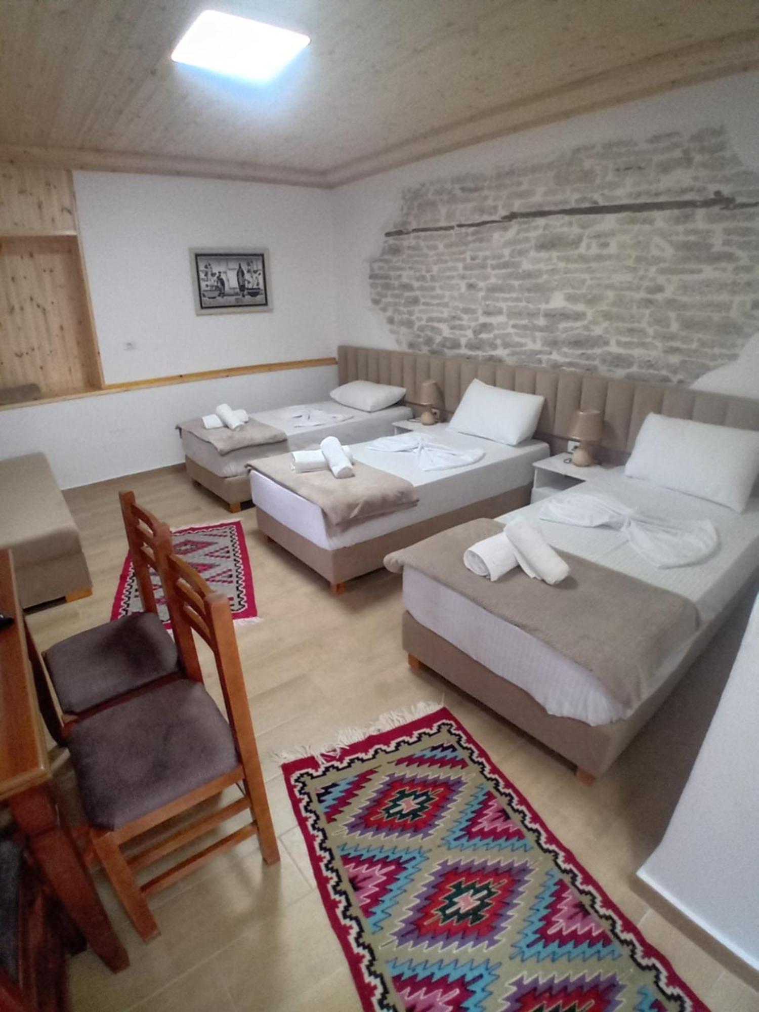 Arpet Guesthouse Gjirokastër 외부 사진