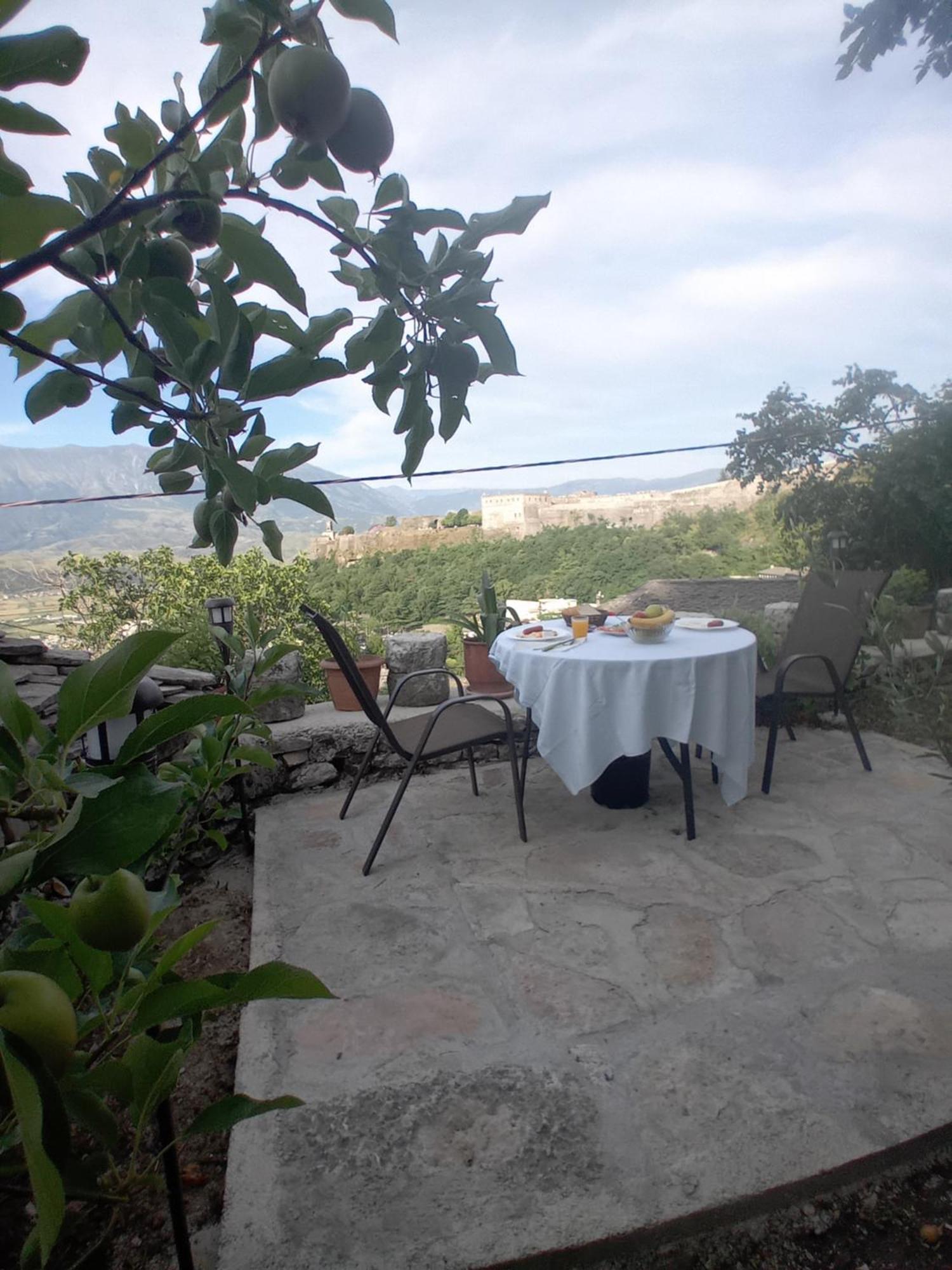 Arpet Guesthouse Gjirokastër 외부 사진