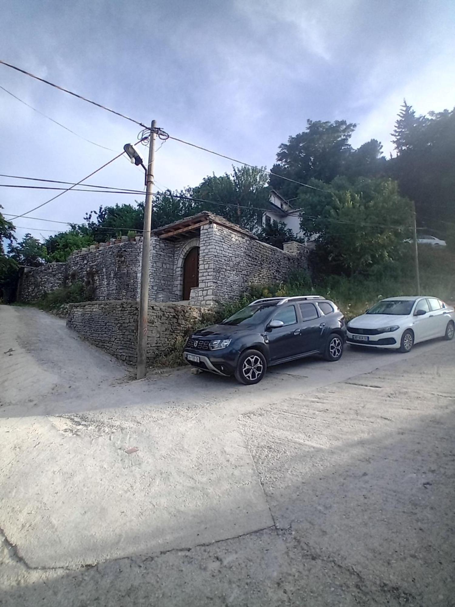 Arpet Guesthouse Gjirokastër 외부 사진