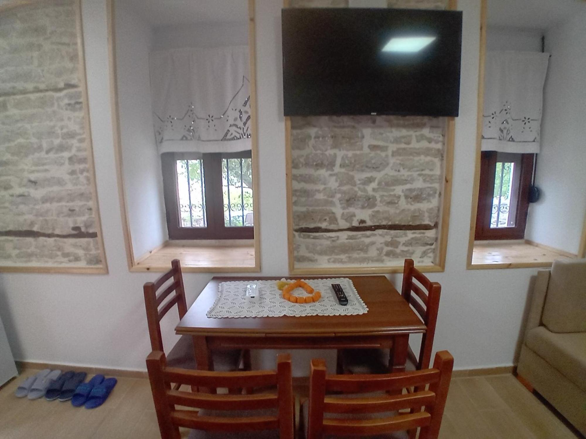 Arpet Guesthouse Gjirokastër 외부 사진