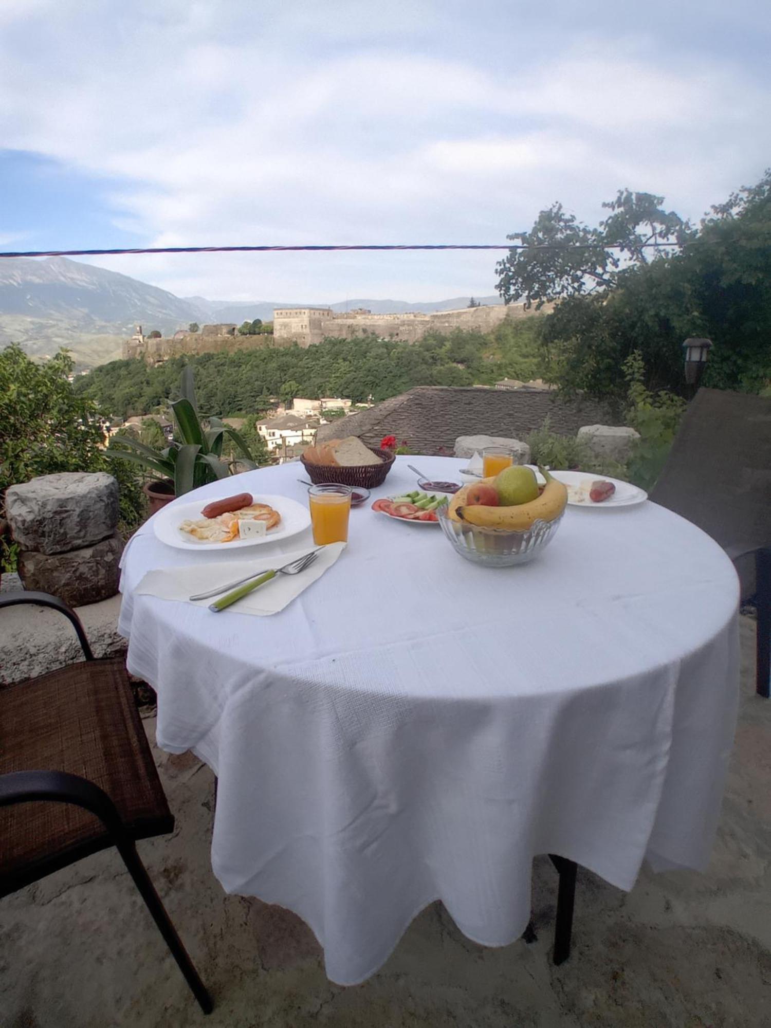 Arpet Guesthouse Gjirokastër 외부 사진