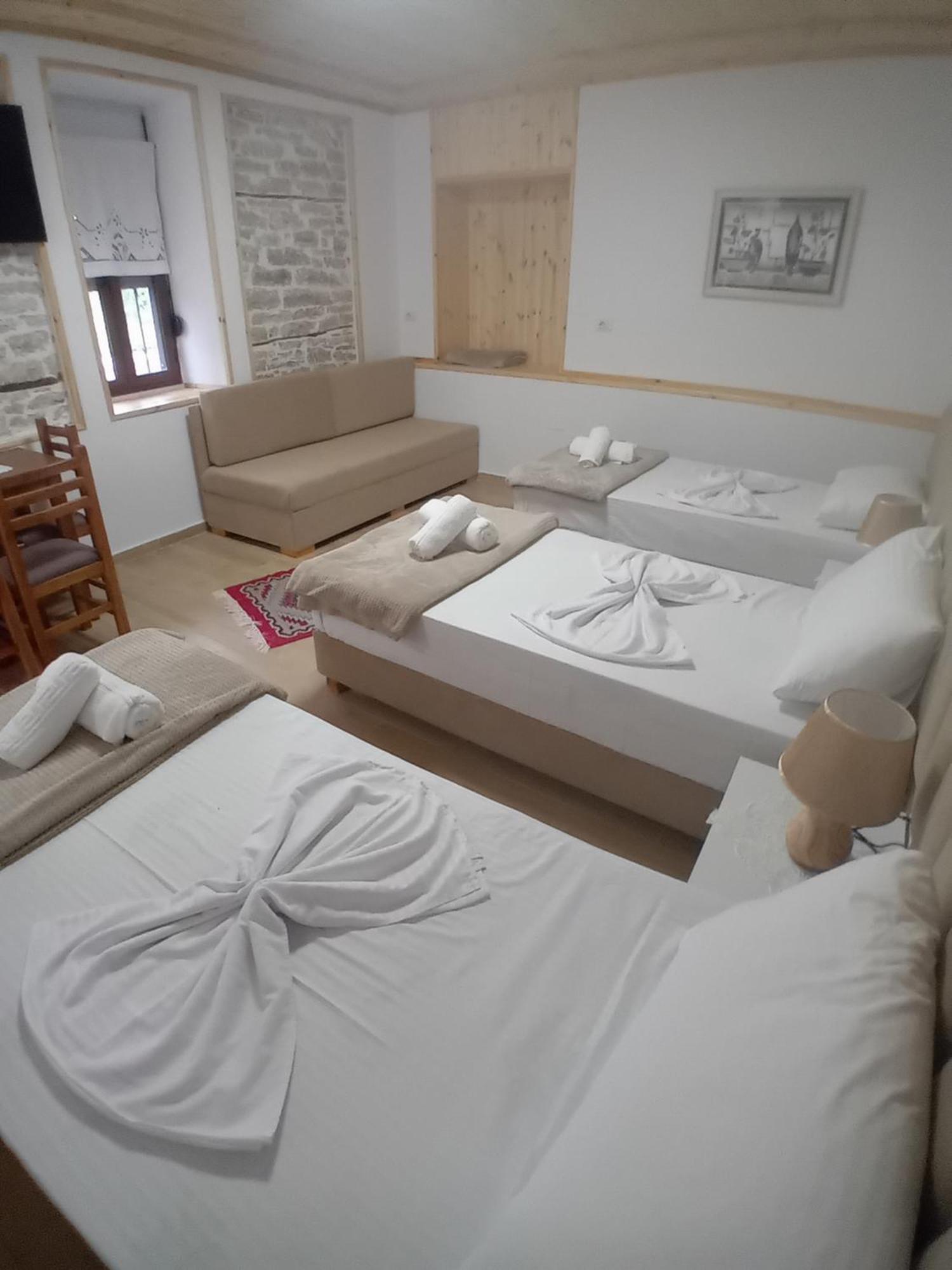 Arpet Guesthouse Gjirokastër 외부 사진