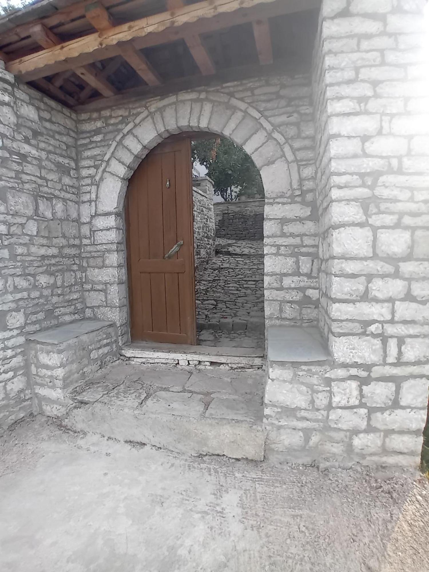 Arpet Guesthouse Gjirokastër 외부 사진