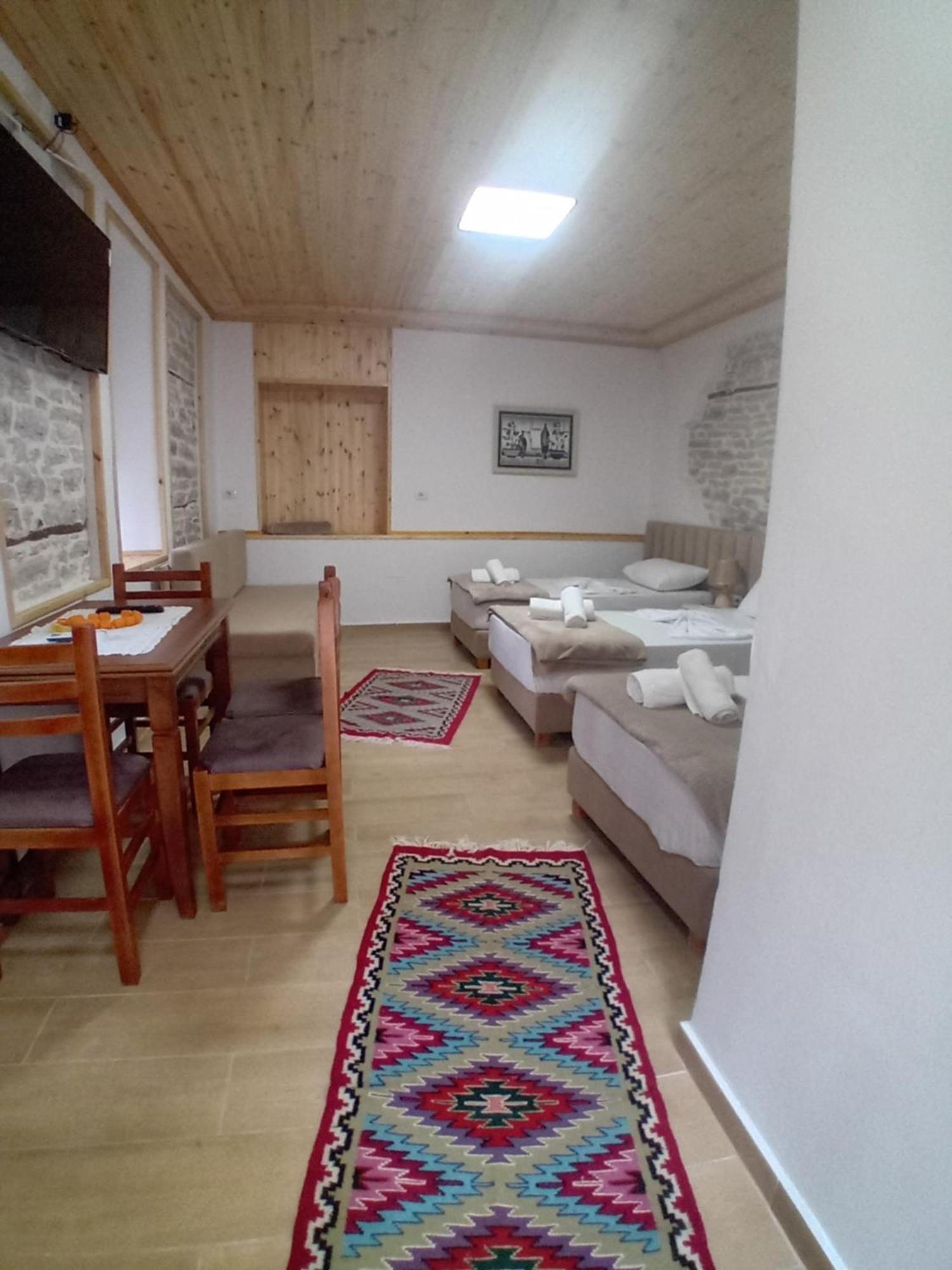 Arpet Guesthouse Gjirokastër 외부 사진