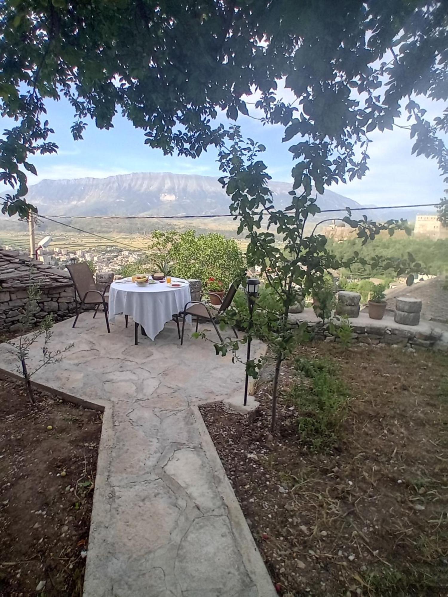 Arpet Guesthouse Gjirokastër 외부 사진