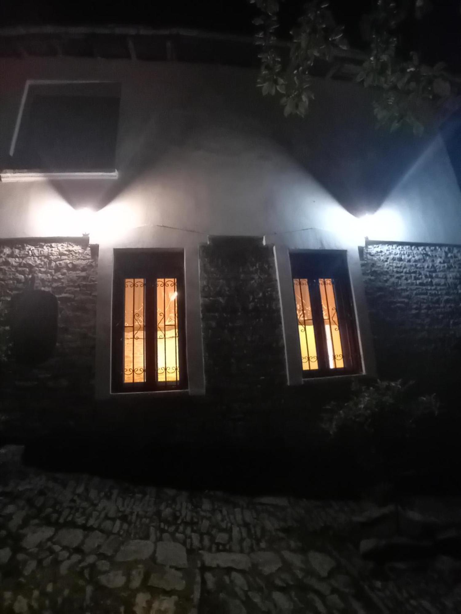 Arpet Guesthouse Gjirokastër 외부 사진