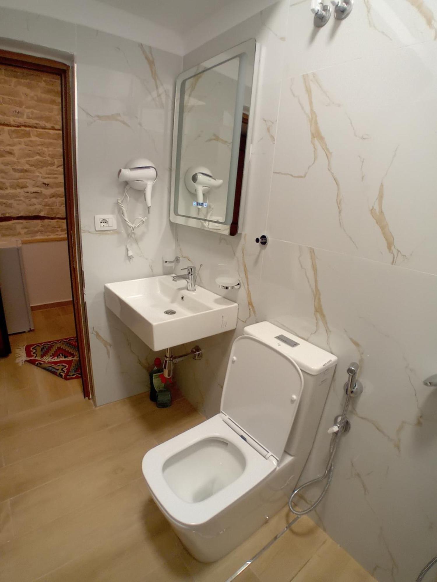 Arpet Guesthouse Gjirokastër 외부 사진