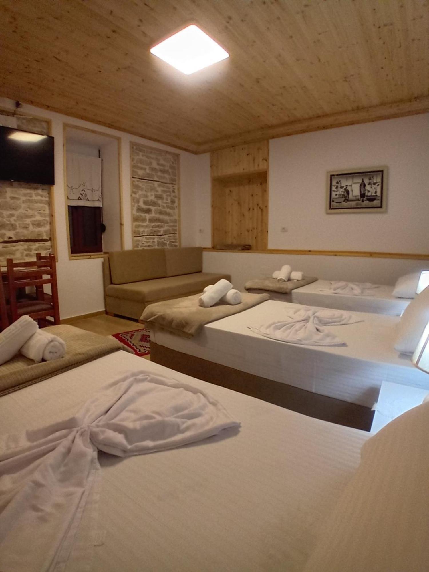Arpet Guesthouse Gjirokastër 외부 사진