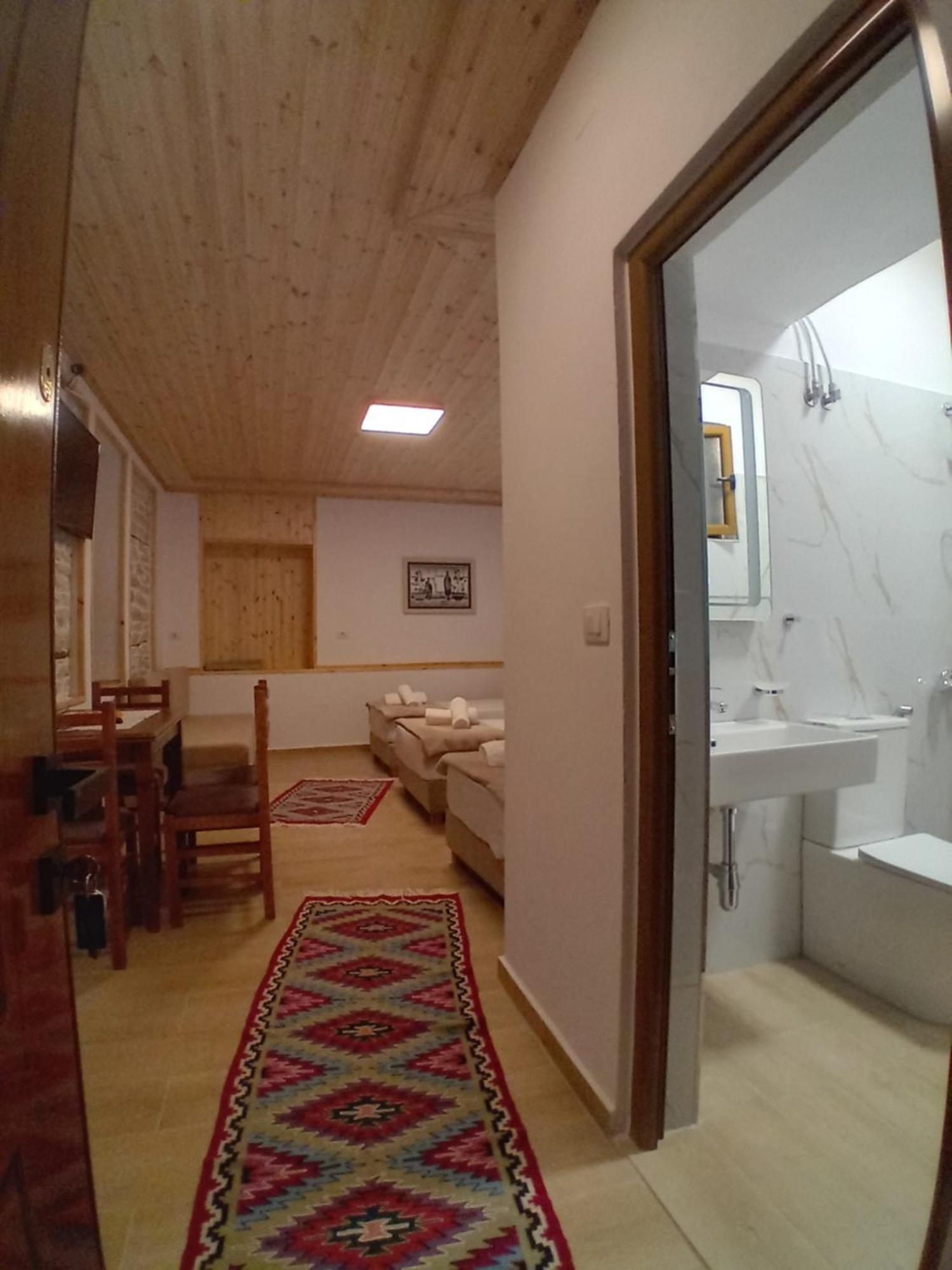 Arpet Guesthouse Gjirokastër 외부 사진