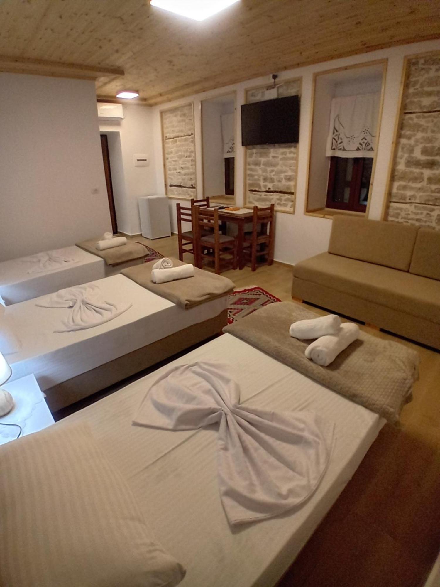 Arpet Guesthouse Gjirokastër 외부 사진