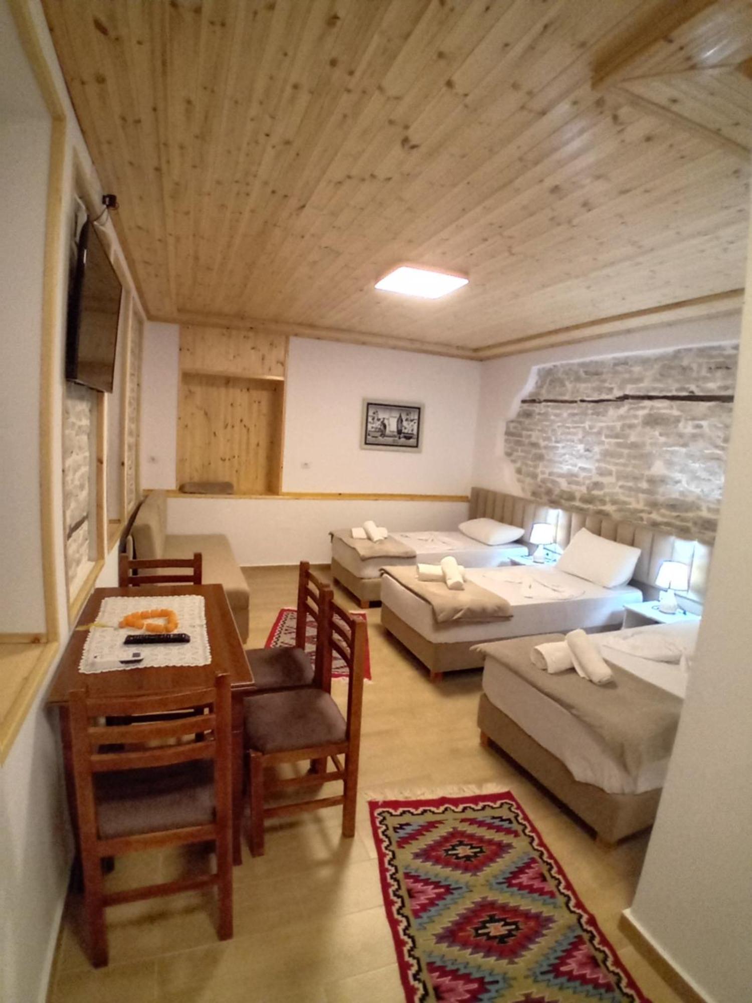 Arpet Guesthouse Gjirokastër 외부 사진